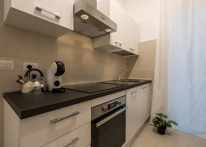 Tiburtina Flat - 600m To Metro B, Terrace, A-c